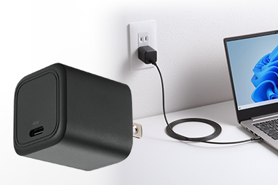 ノートパソコンの充電にも対応、USB PD規格45W出力のキューブ型AC充電器
