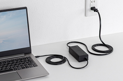 最大65WのUSB Power Delivery規格出力に対応した電源コードタイプのAC充電器