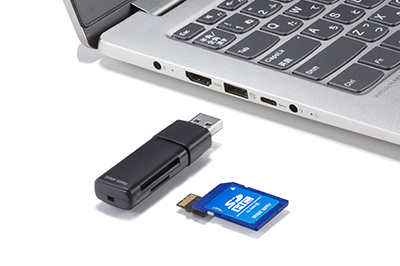 コンパクトで持ち運びに便利な、USB 5Gbps対応のSD/microSDカードリーダー