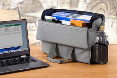 ノートパソコンや書類を収納できる、持ち運びや保管に便利なBOX型バッグ