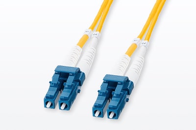 10ギガビットイーサネット完全対応の、長距離伝送可能な光ファイバケーブル