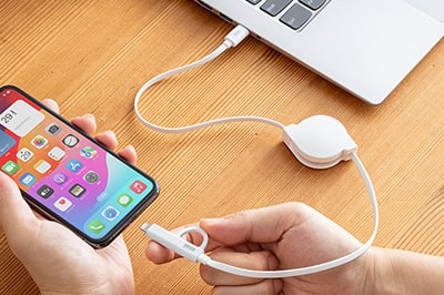 コンパクトに持ち運べる、巻取り式のType-Cケーブル