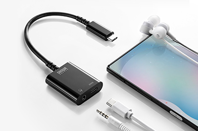 スマホ・タブレットを充電しながらヘッドホンを使えるオーディオ変換アダプタ