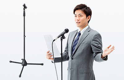 マイクが簡単に固定できるクリップ式のマイクスタンド