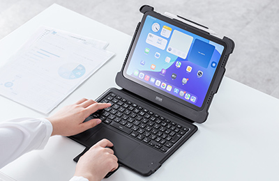 タッチパッドを搭載した、iPadA16・第10世代専用ケース付き一体型キーボード