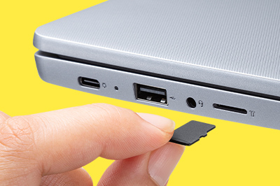 microSDカードスロットをホコリや誤挿入から守るキャップ