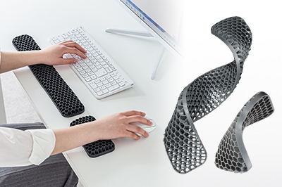 高弾力で手首にフィットする、通気性バツグンなハニカム構造のリストレスト