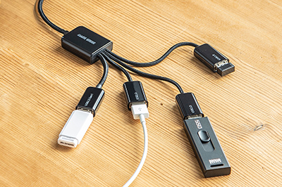 延長ケーブルのように使える4ポートUSBハブ
