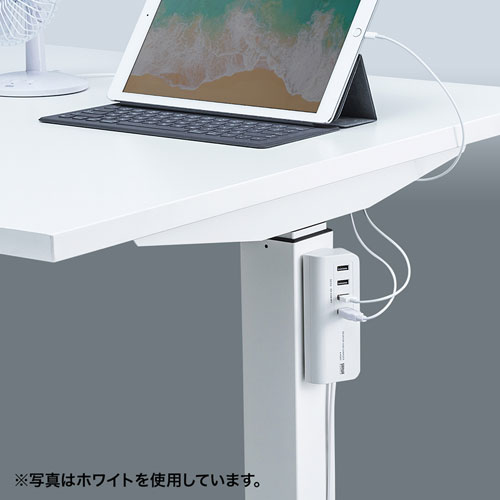 ACA-IP53BK / マグネット付USB充電器（USB4ポート・ブラック）