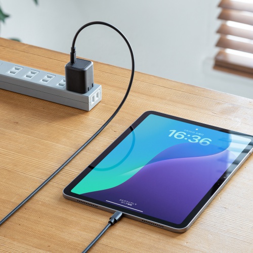 ACA-PD109BK / USB PD対応キューブ型AC充電器（PD45W）
