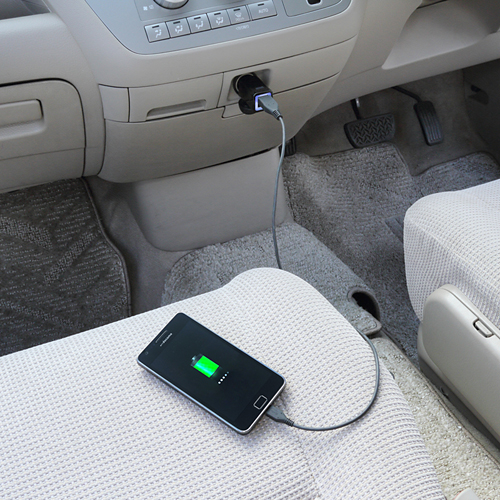 CAR-CHR65UBK / USBカーチャージャー（スマートフォン用・ブラック）