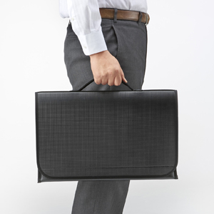 IN-FMAC17BK / MacBook低反発ケース（17インチワイド・ブラック）