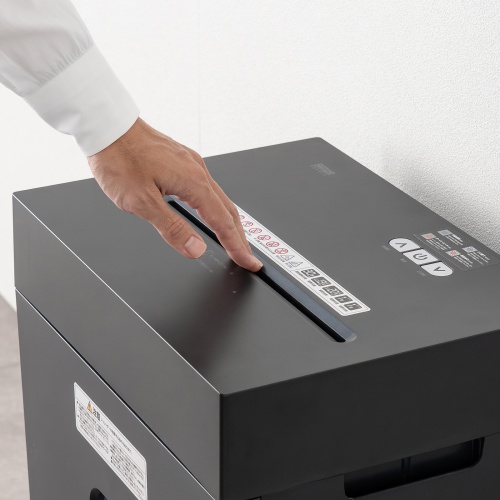 A3用紙を折らずに細断できる。なのに、コンパクトなクロスカット