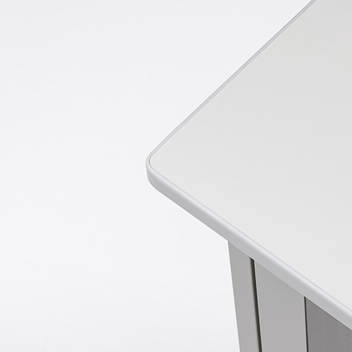 安全に配慮した丸角天板