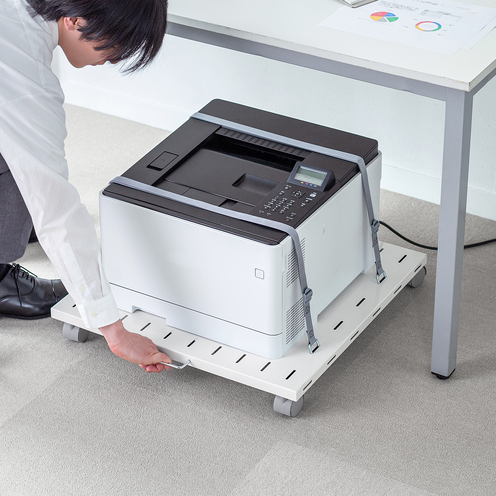 重量のある機器も使いたい時にサッと引き出せる