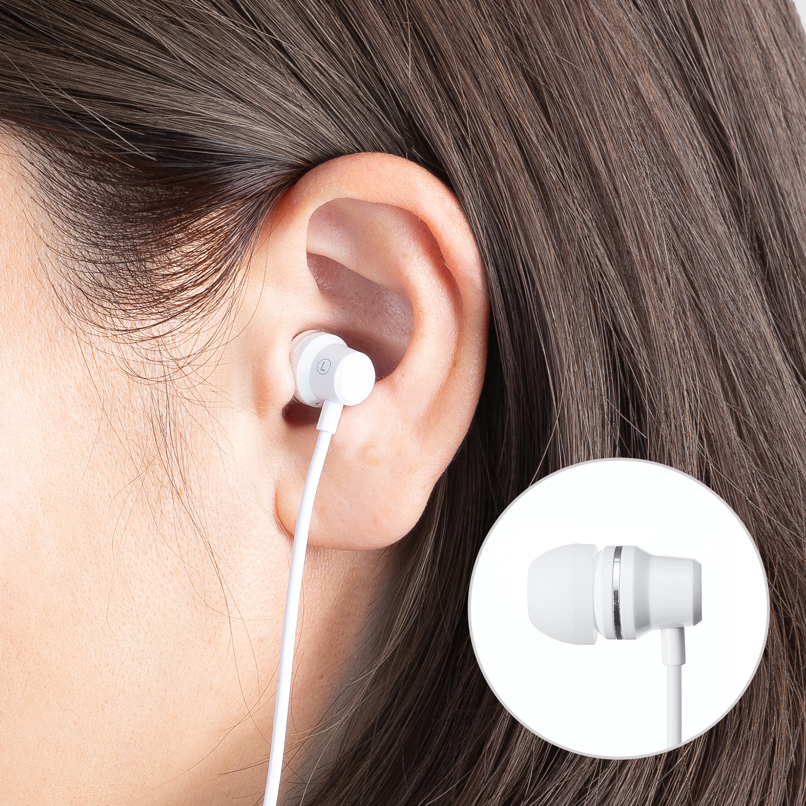 イヤホン装着画像