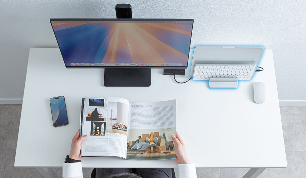 ノートパソコンを立てて収納している様子