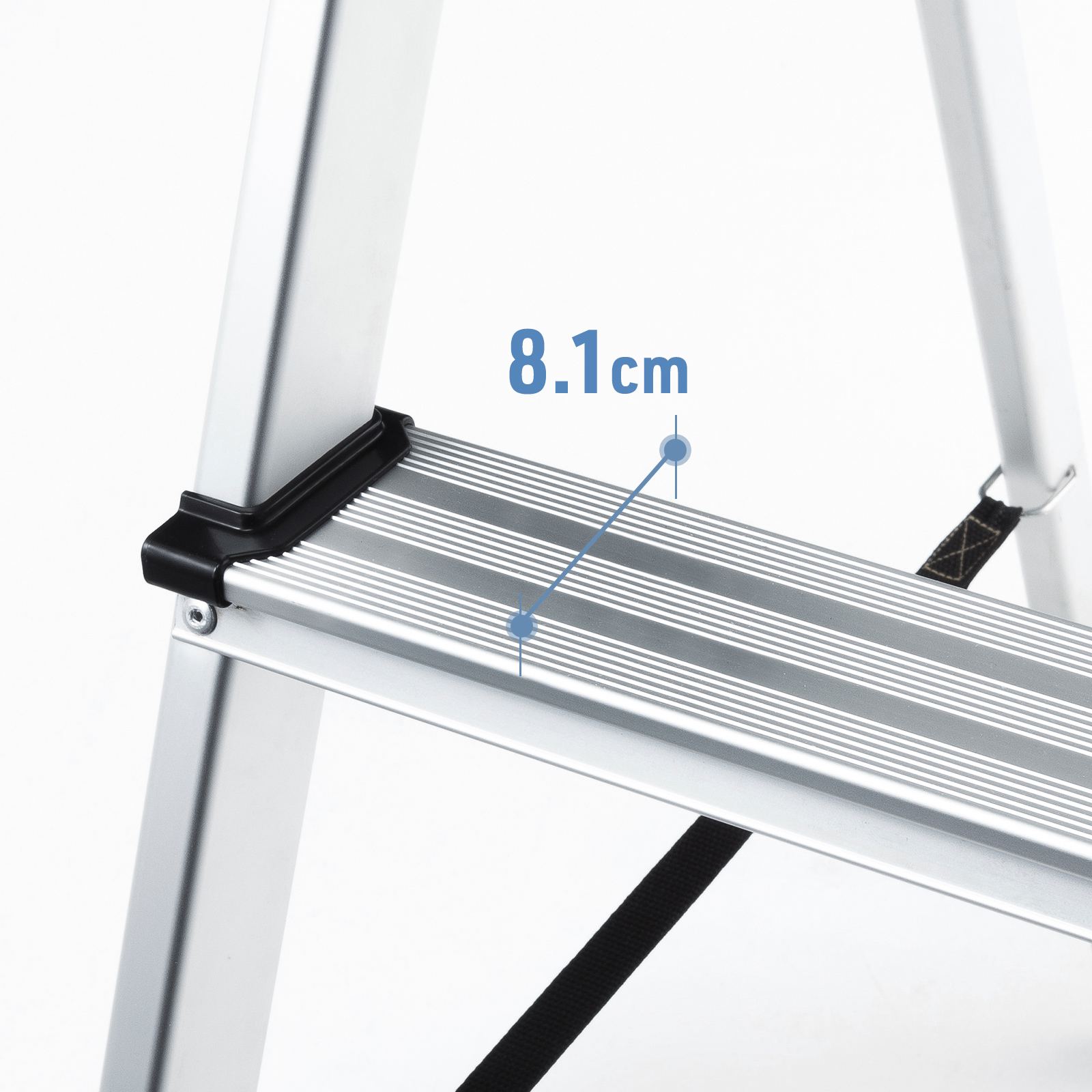 1・2・3段目の奥行きは8.1cm