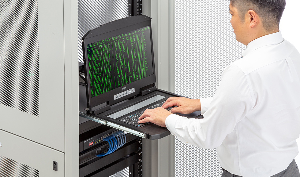コンソール類を省スペース収納でき、作業効率アップ