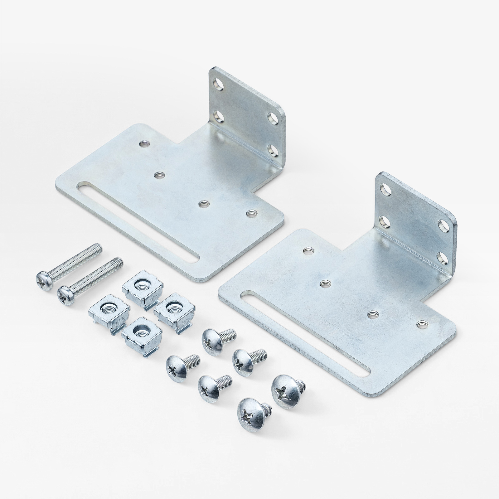 ケージナットとネジセットを標準装備
